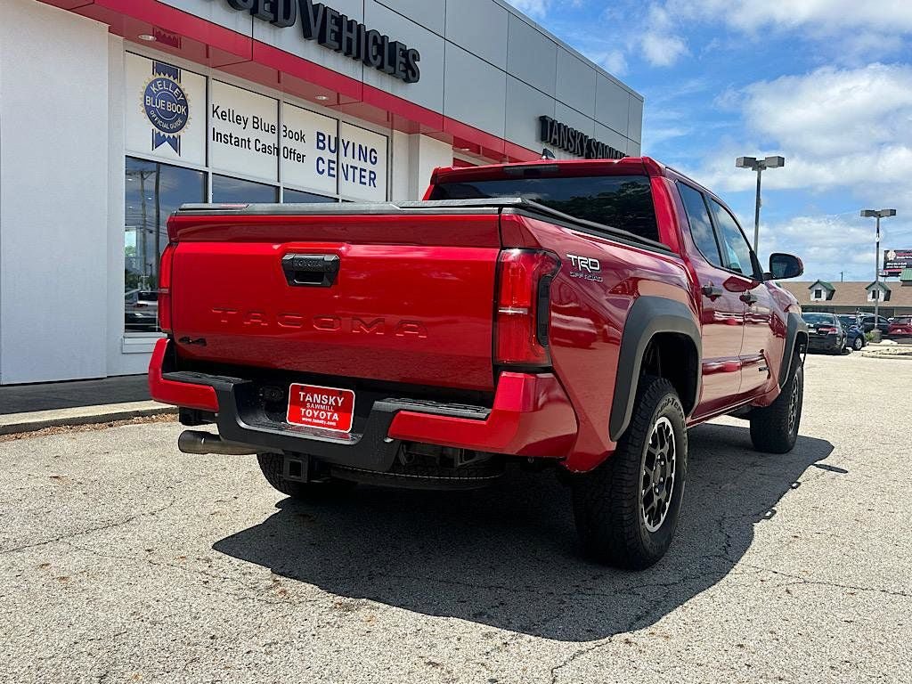 Certified 2025 Toyota Tacoma TRD Off-Road AWD/4WD image 5