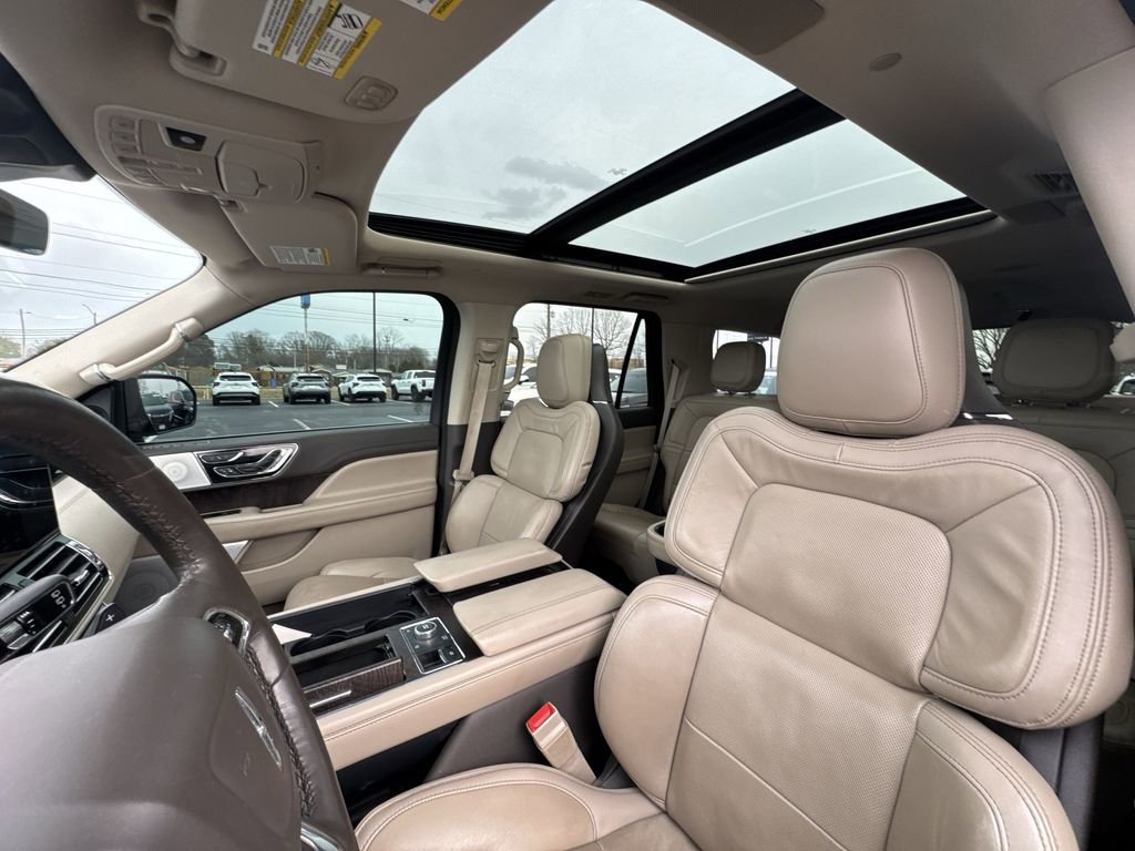 Used 2022 Lincoln Navigator Reserve image 22