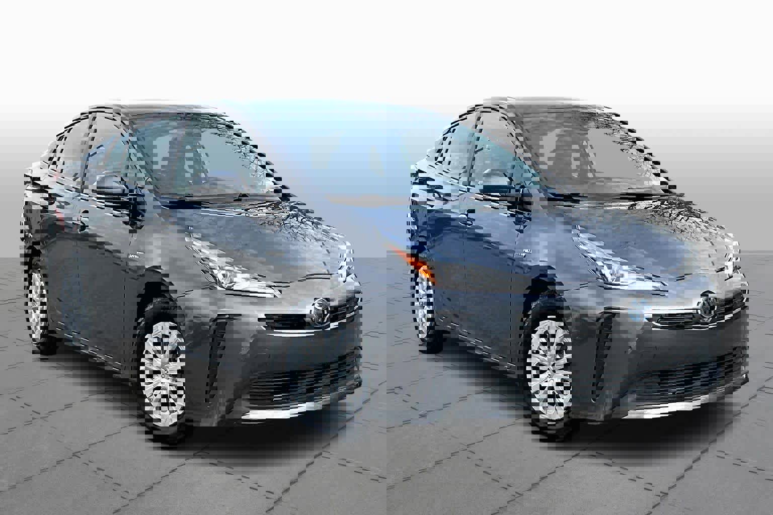 Used 2019 Toyota Prius LE image 3