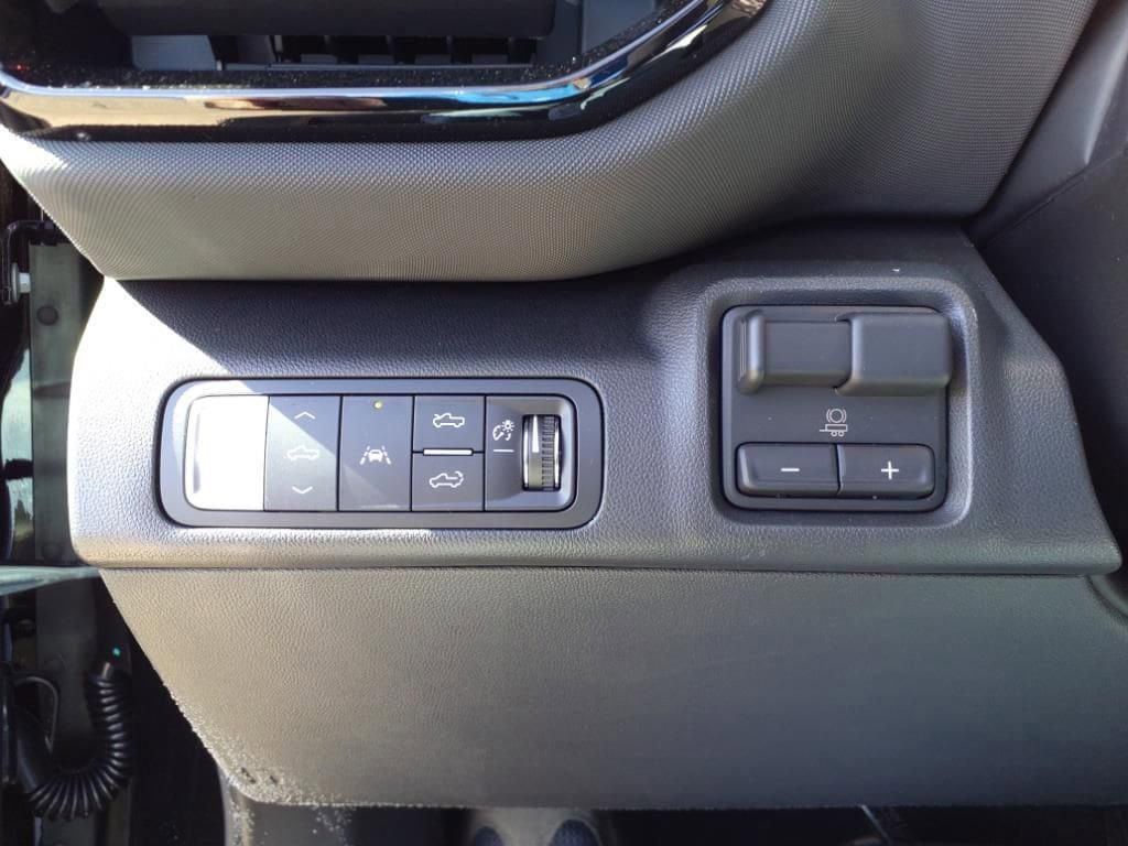 New 2025 Chevrolet Silverado EV RST AWD/4WD image 18