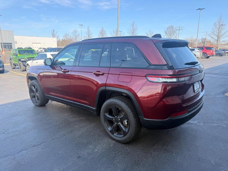 Used 2023 Jeep Grand Cherokee Altitude image 6