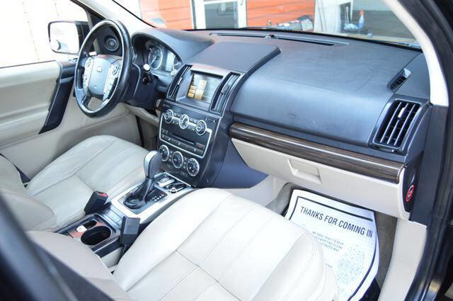 Used 2013 Land Rover LR2 HSE image 16