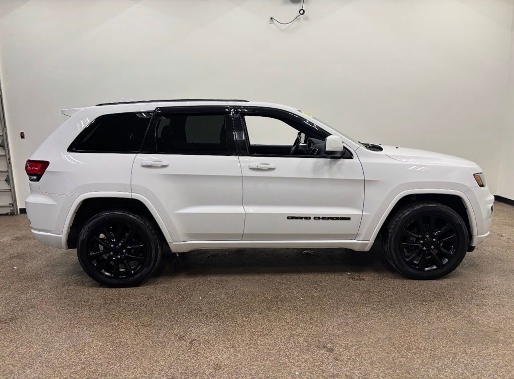 Used 2018 Jeep Grand Cherokee Altitude AWD/4WD image 8