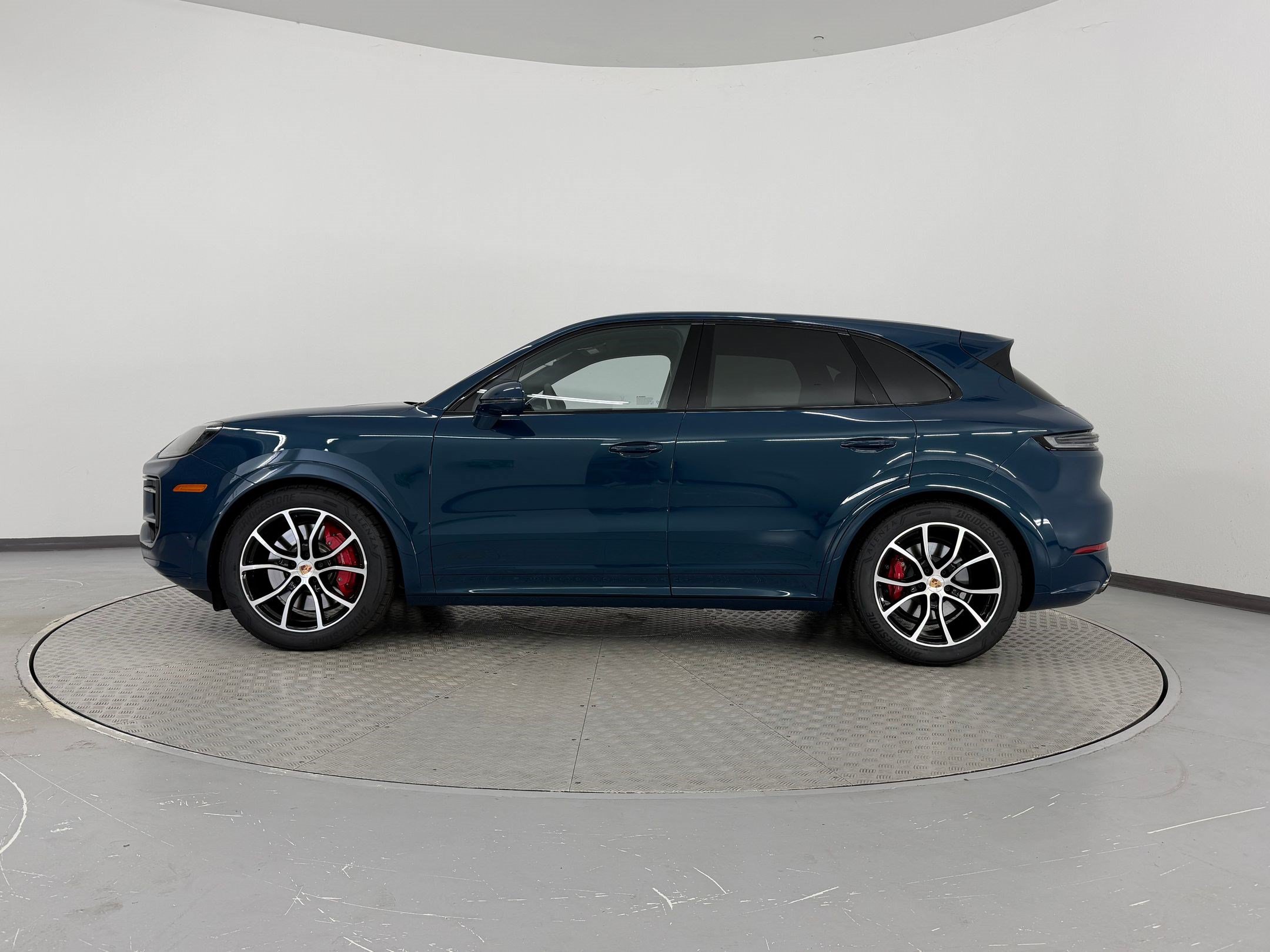 New 2025 Porsche Cayenne GTS AWD/4WD image 2