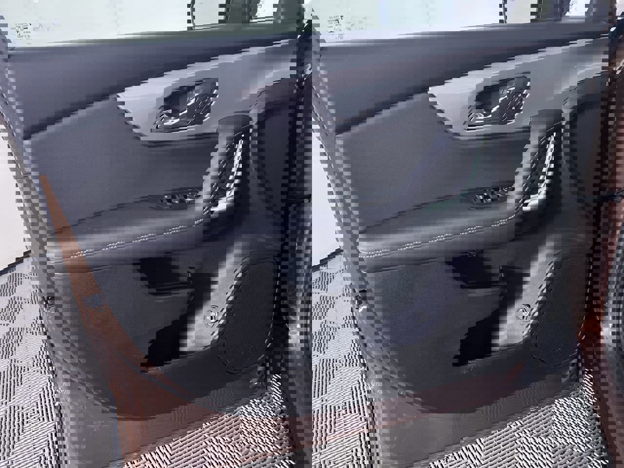 Certified 2024 Chevrolet Blazer LT w/ Convenience Package image 11