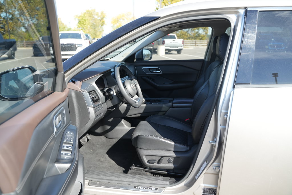 Used 2022 Nissan Rogue Platinum w/ Head-Up Display Package FWD image 15