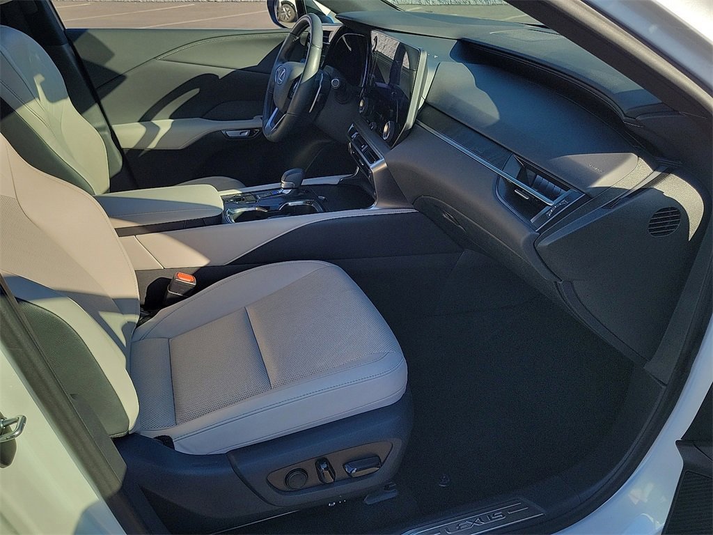 Used 2023 Lexus RX 350h image 16
