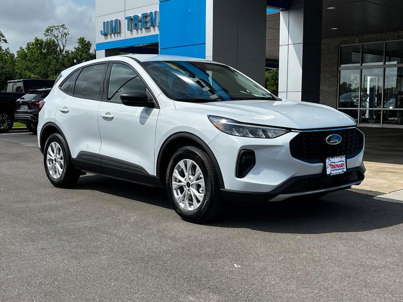 Used 2025 Ford Escape Active w/ Cold Weather Package image 2