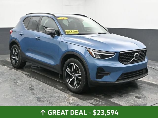 Used 2024 Volvo XC40 B5 Core image 2