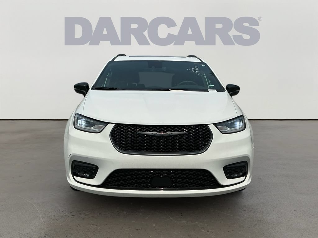 Used 2025 Chrysler Pacifica Limited FWD image 2