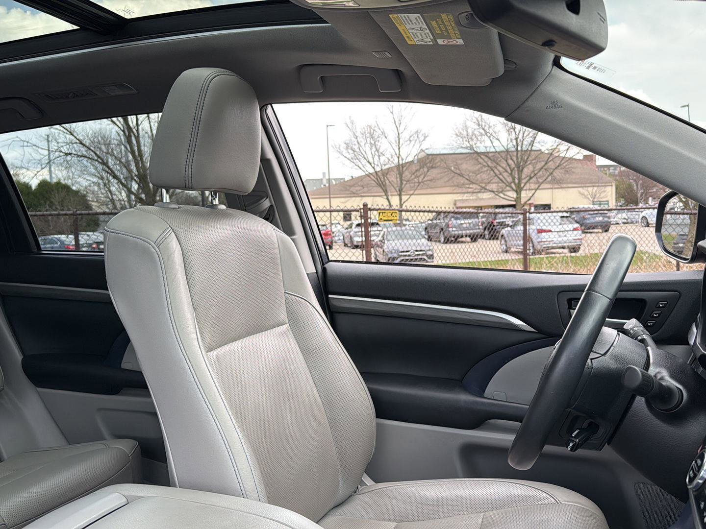 Used 2019 Toyota Highlander Limited Platinum AWD/4WD image 16