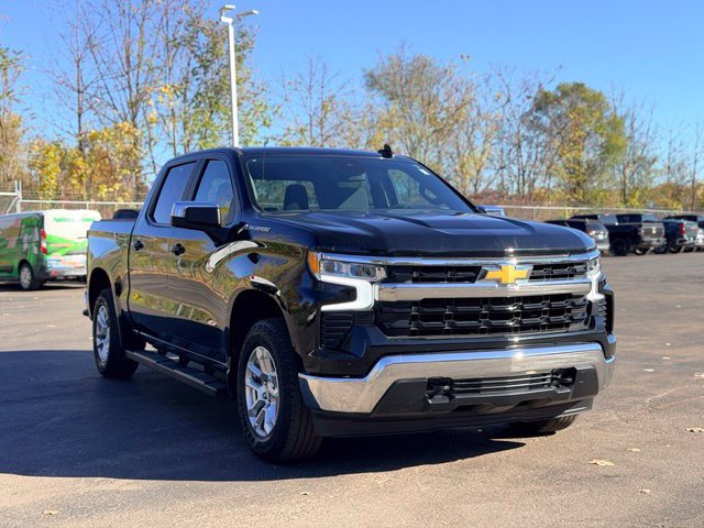 Used 2022 Chevrolet Silverado 1500 LT AWD/4WD image 4