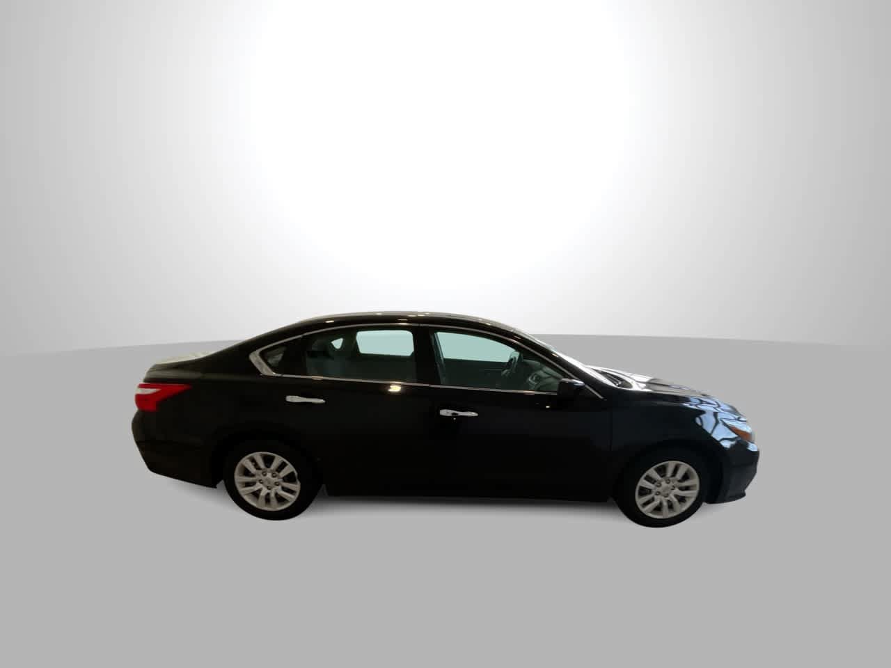 Used 2016 Nissan Altima 2.5 S w/ Power Driver Seat Package FWD image 9