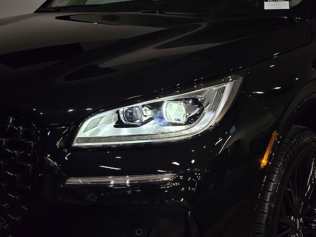 New 2025 Lincoln Corsair Reserve w/ Equipment Group 202A image 9