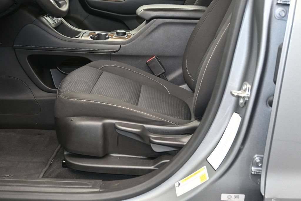Used 2023 GMC Acadia SLE FWD image 21