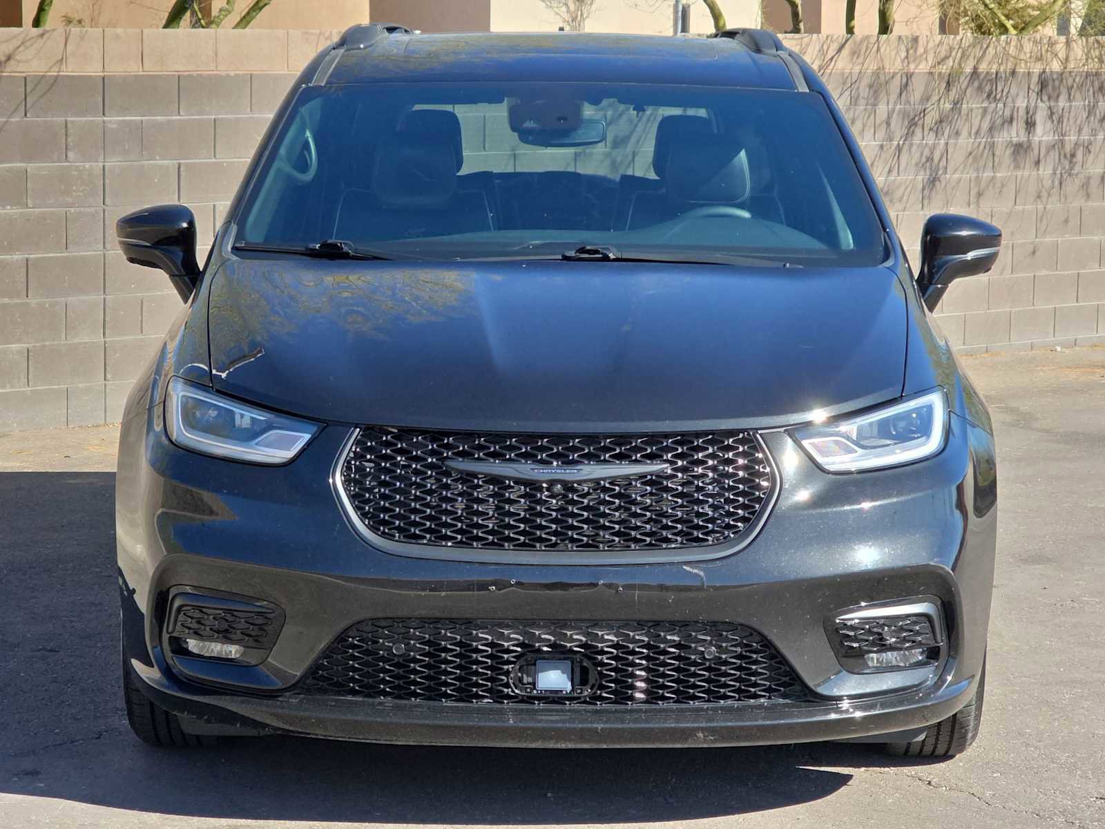 Used 2024 Chrysler Pacifica Premium image 4