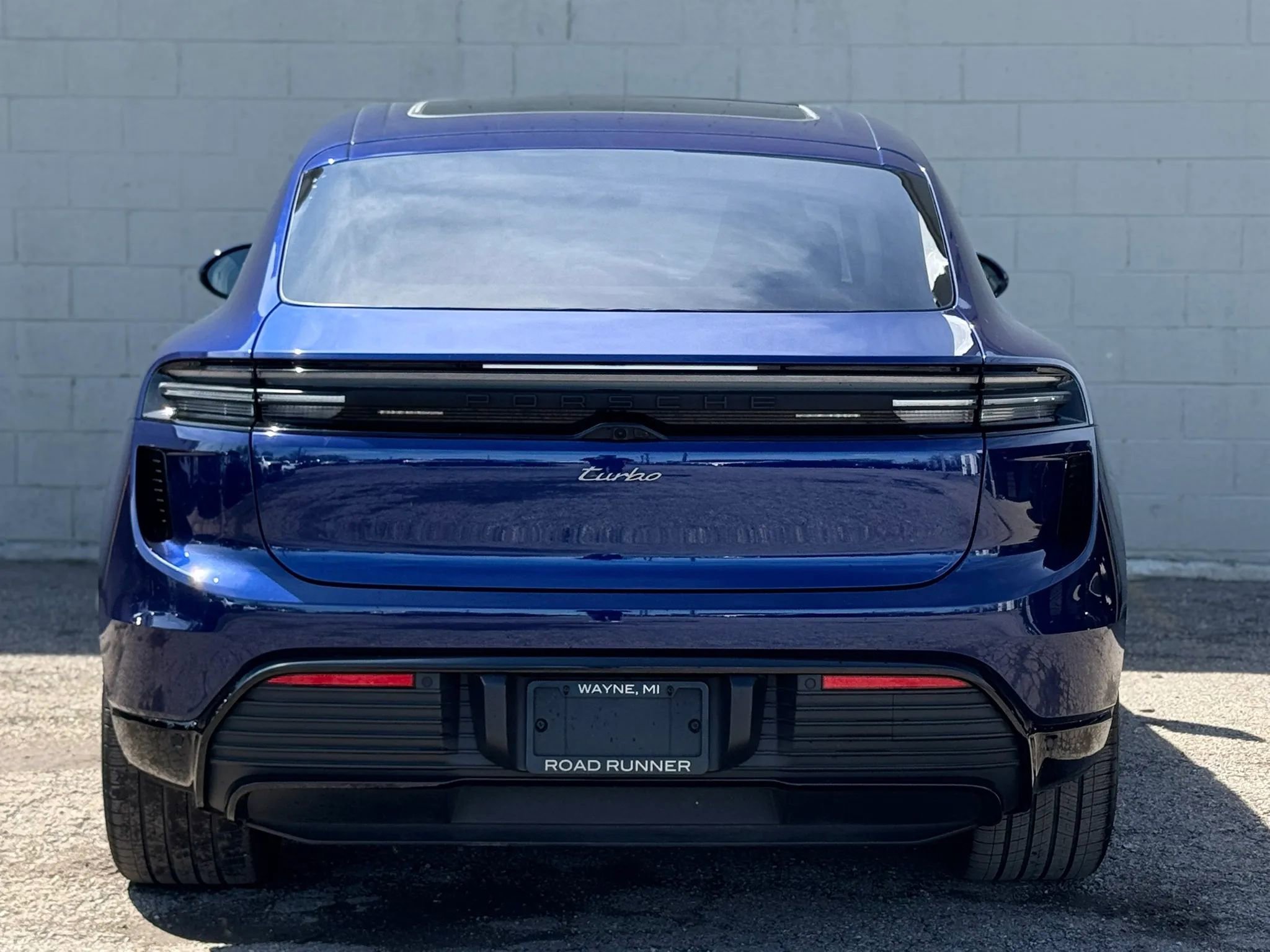 Used 2024 Porsche Macan Turbo Electric AWD/4WD image 12