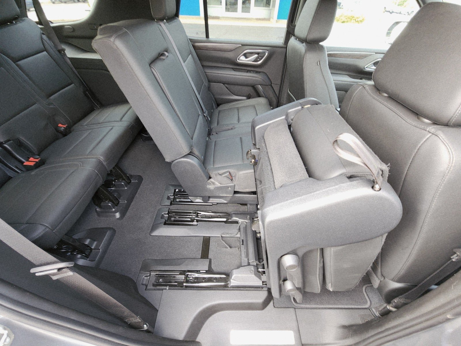 Used 2022 Chevrolet Tahoe LT w/ Luxury Package AWD/4WD image 18