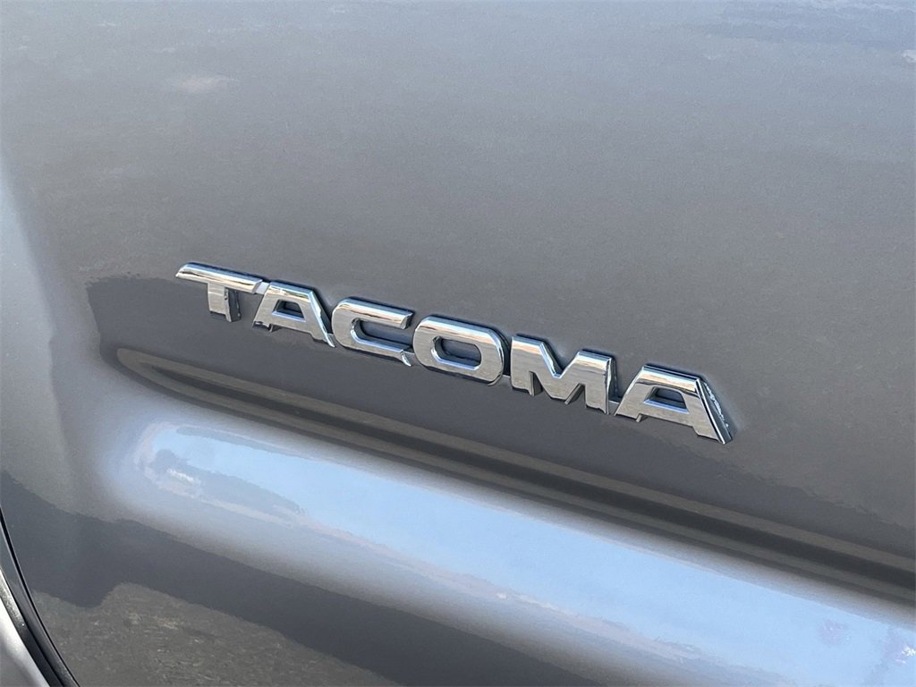 Used 2014 Toyota Tacoma PreRunner image 32