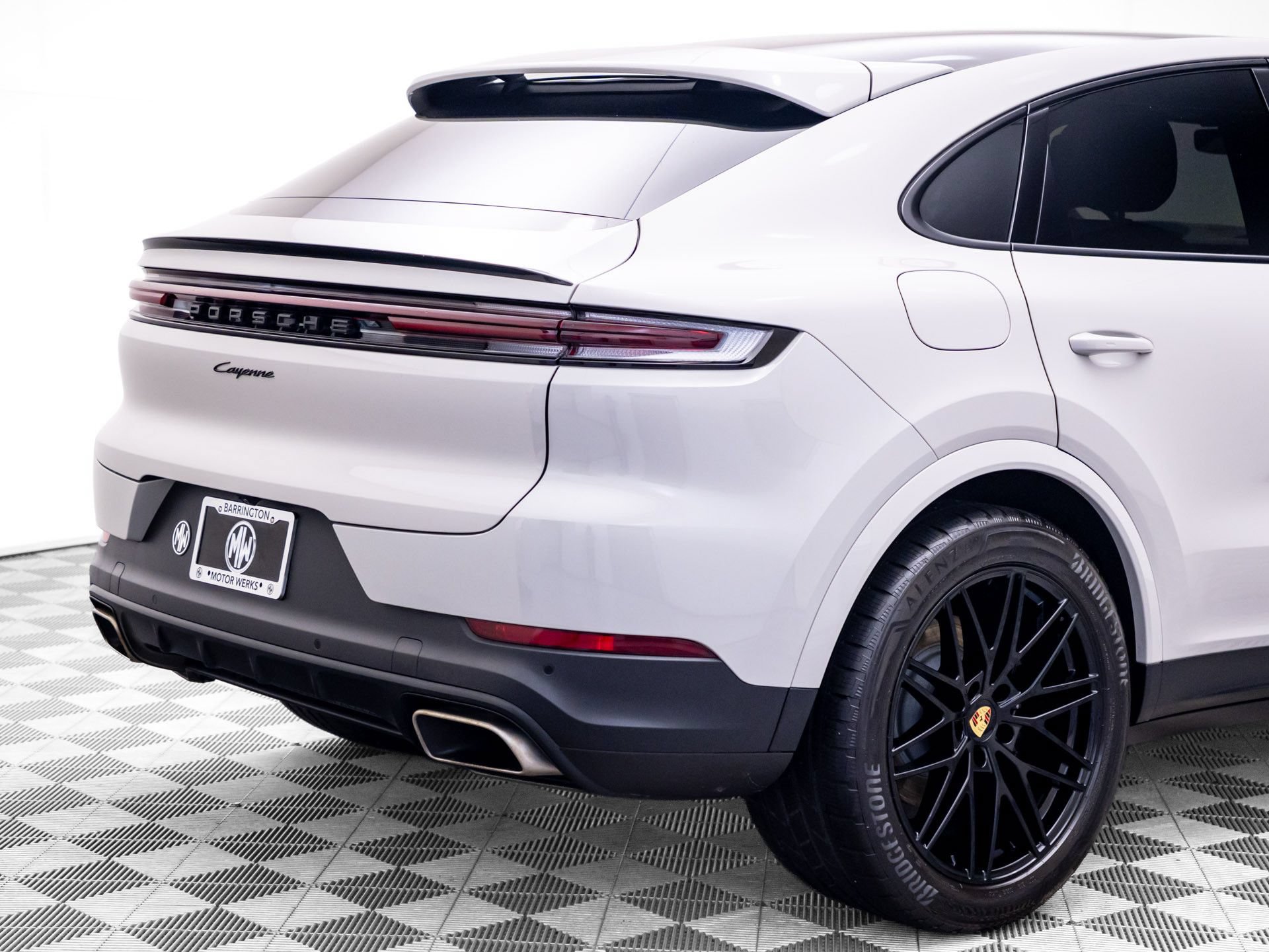 Used 2024 Porsche Cayenne Coupe AWD/4WD image 34