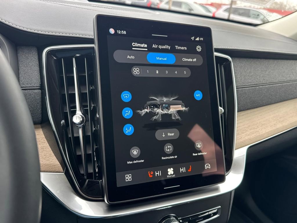 Used 2026 Volvo XC90 B6 Plus w/ Protection Package Premier image 18