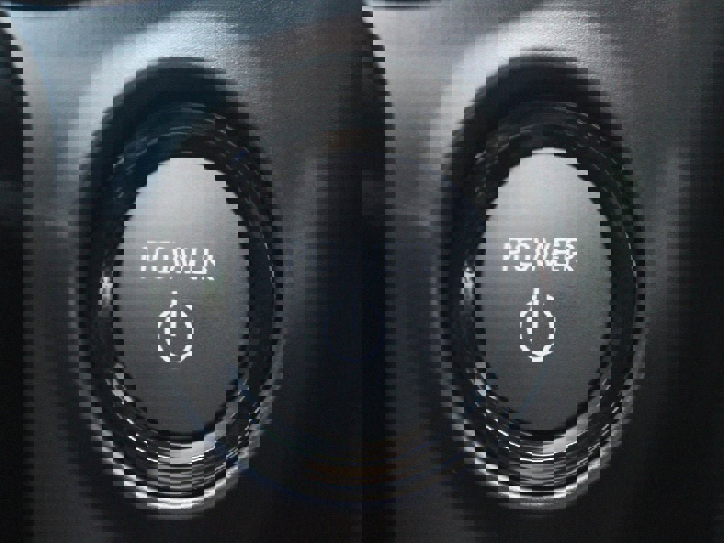 Used 2025 Toyota Sienna XLE Woodland Edition image 30