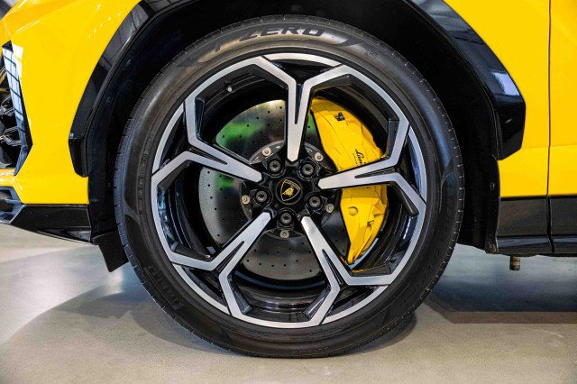 Used 2022 Lamborghini Urus image 38