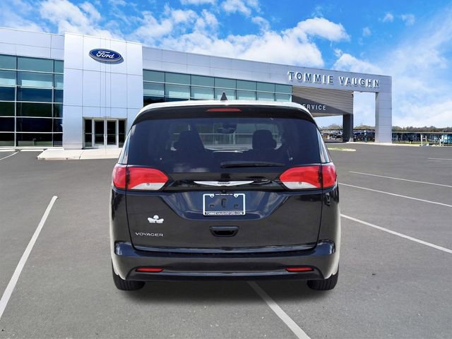 Used 2023 Chrysler Voyager LX image 3