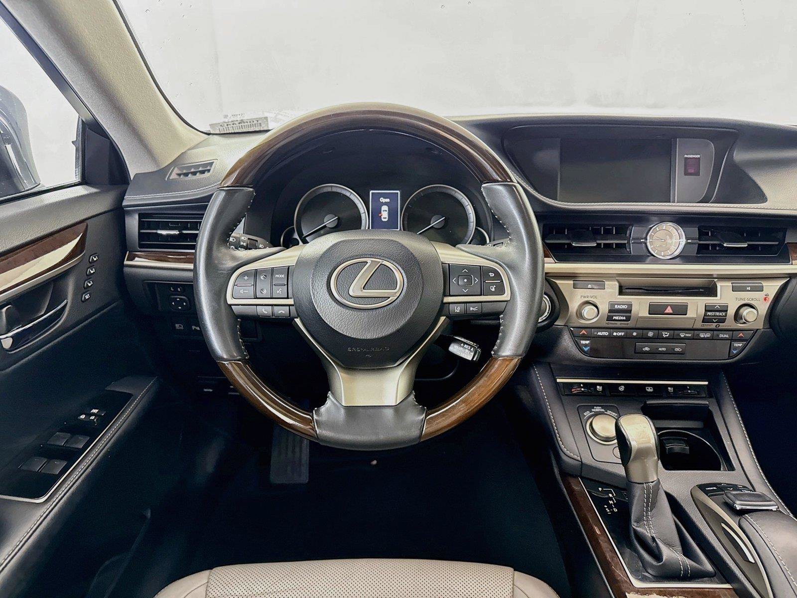 Used 2017 Lexus ES 350 w/ Luxury Package FWD image 34