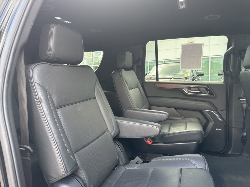 Used 2025 GMC Yukon XL Denali AWD/4WD image 24