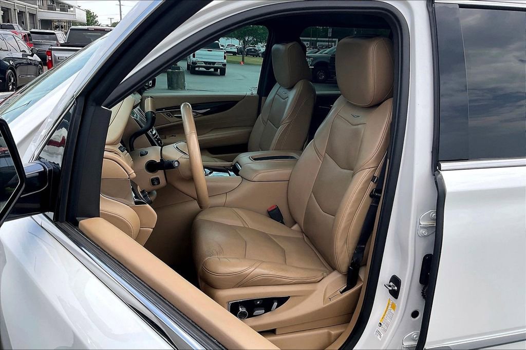 Used 2019 Cadillac Escalade ESV Platinum AWD/4WD image 23