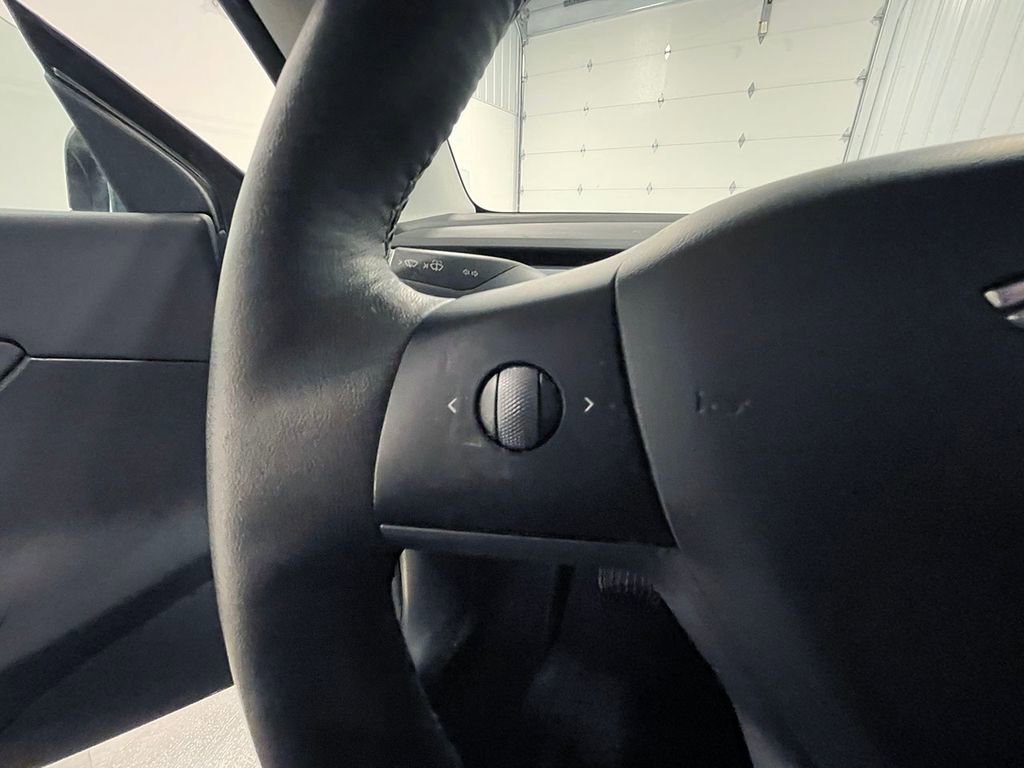Used 2021 Tesla Model Y Long Range image 30