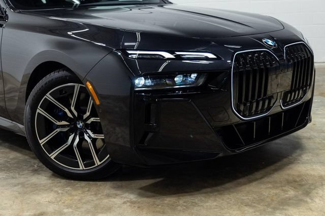 Certified 2025 BMW 740i xDrive AWD/4WD image 5