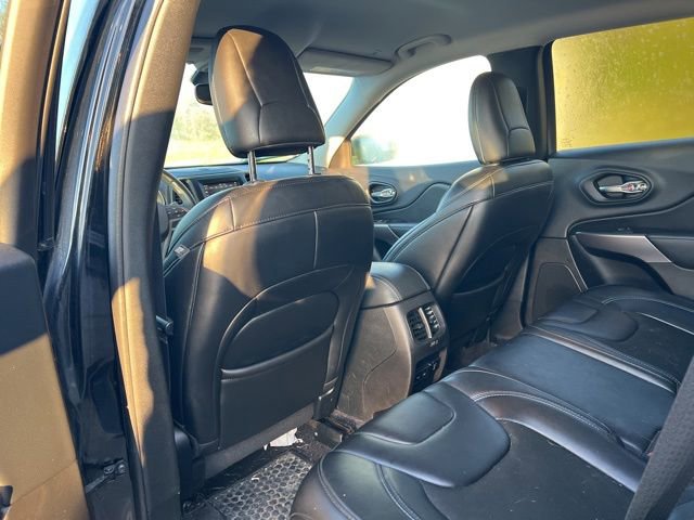 Used 2019 Jeep Cherokee Latitude Plus w/ Comfort/Convenience Group AWD/4WD image 12