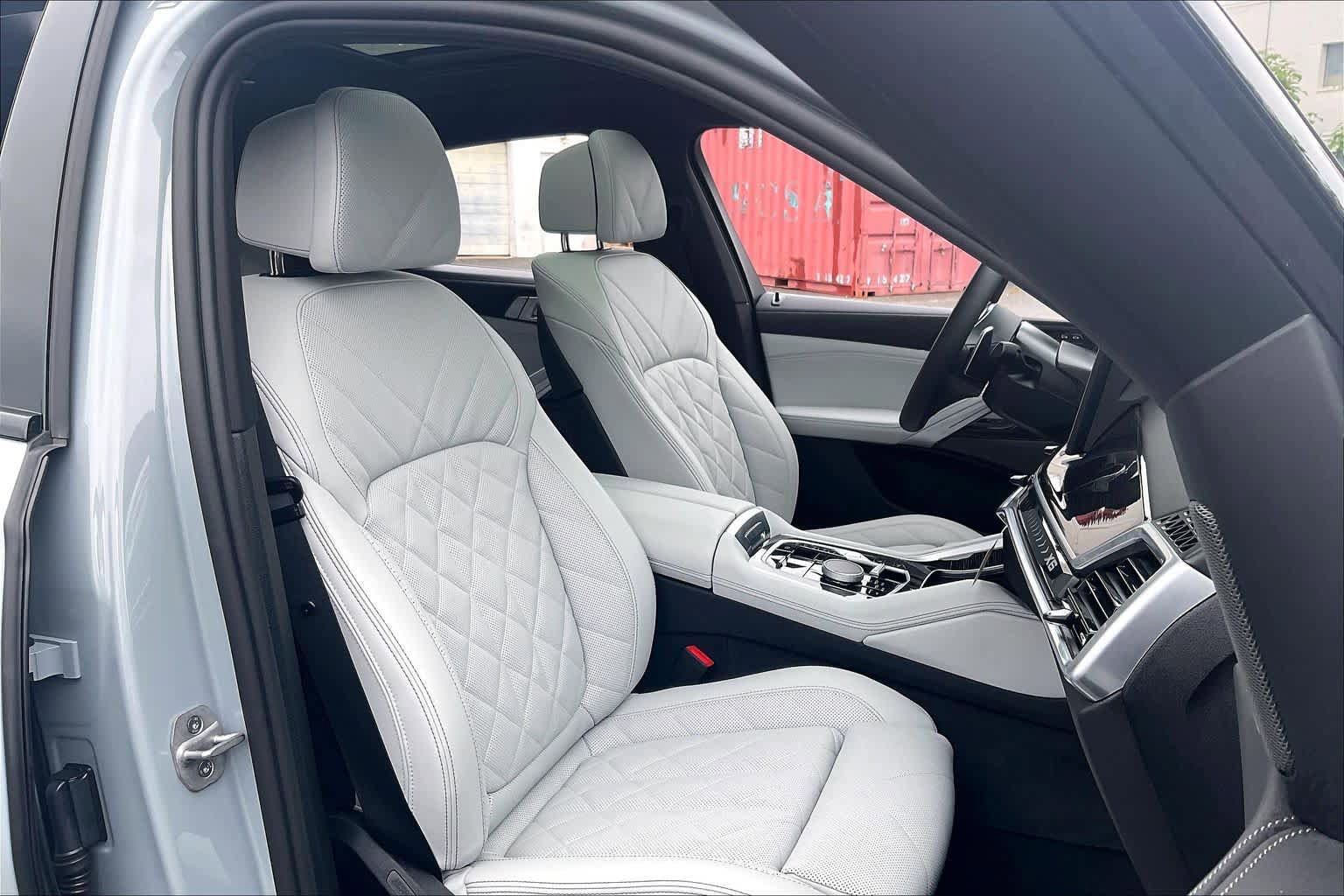 Used 2026 BMW X6 xDrive40i AWD/4WD image 8