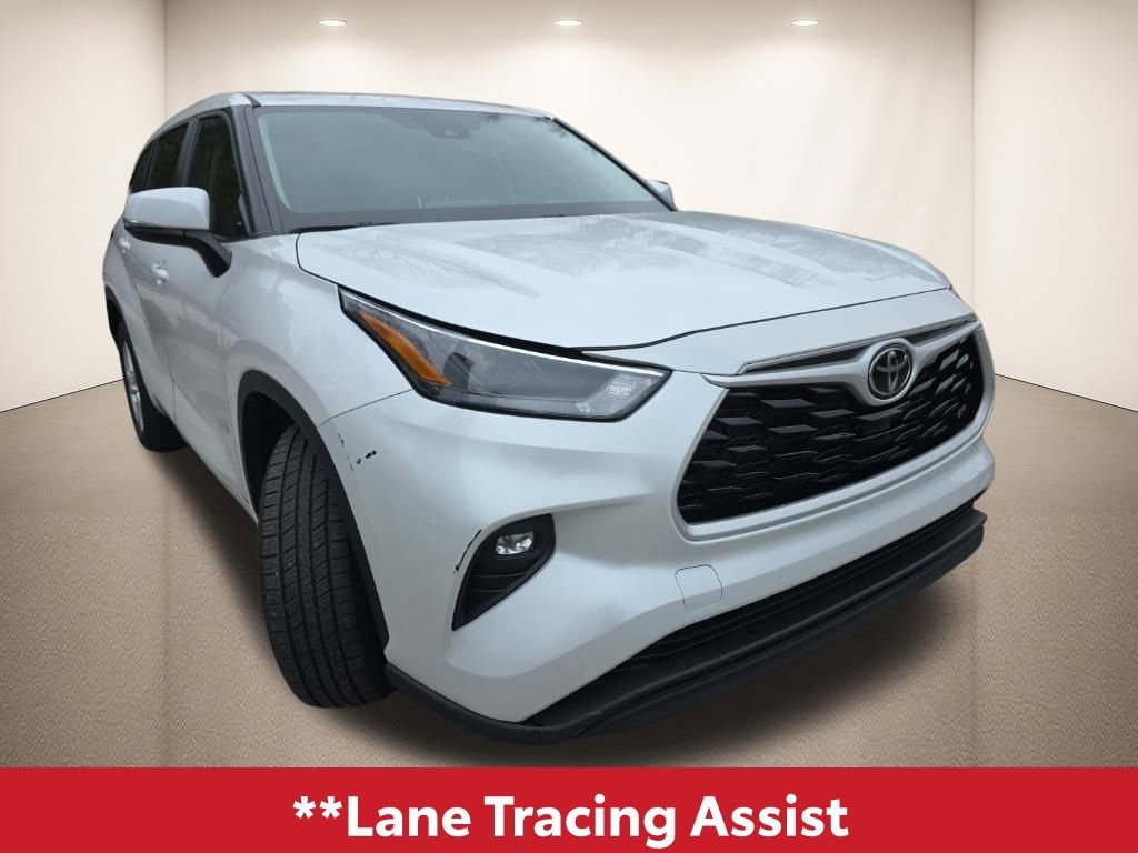 Used 2024 Toyota Highlander LE image 9