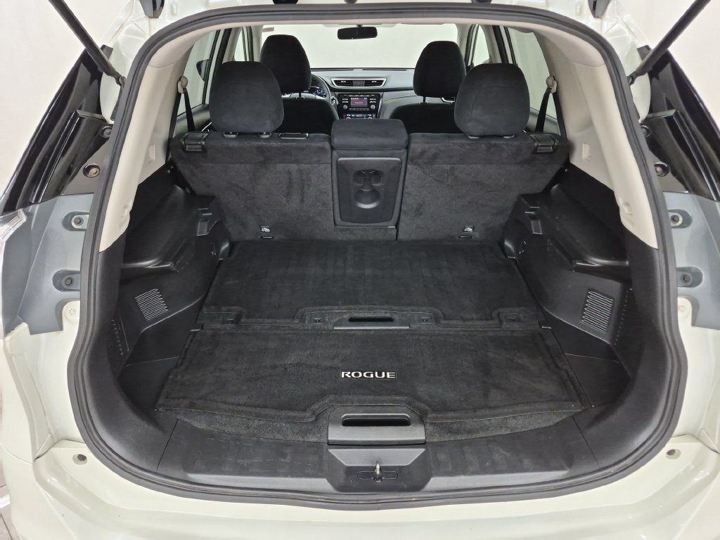 Used 2016 Nissan Rogue SV AWD/4WD image 27