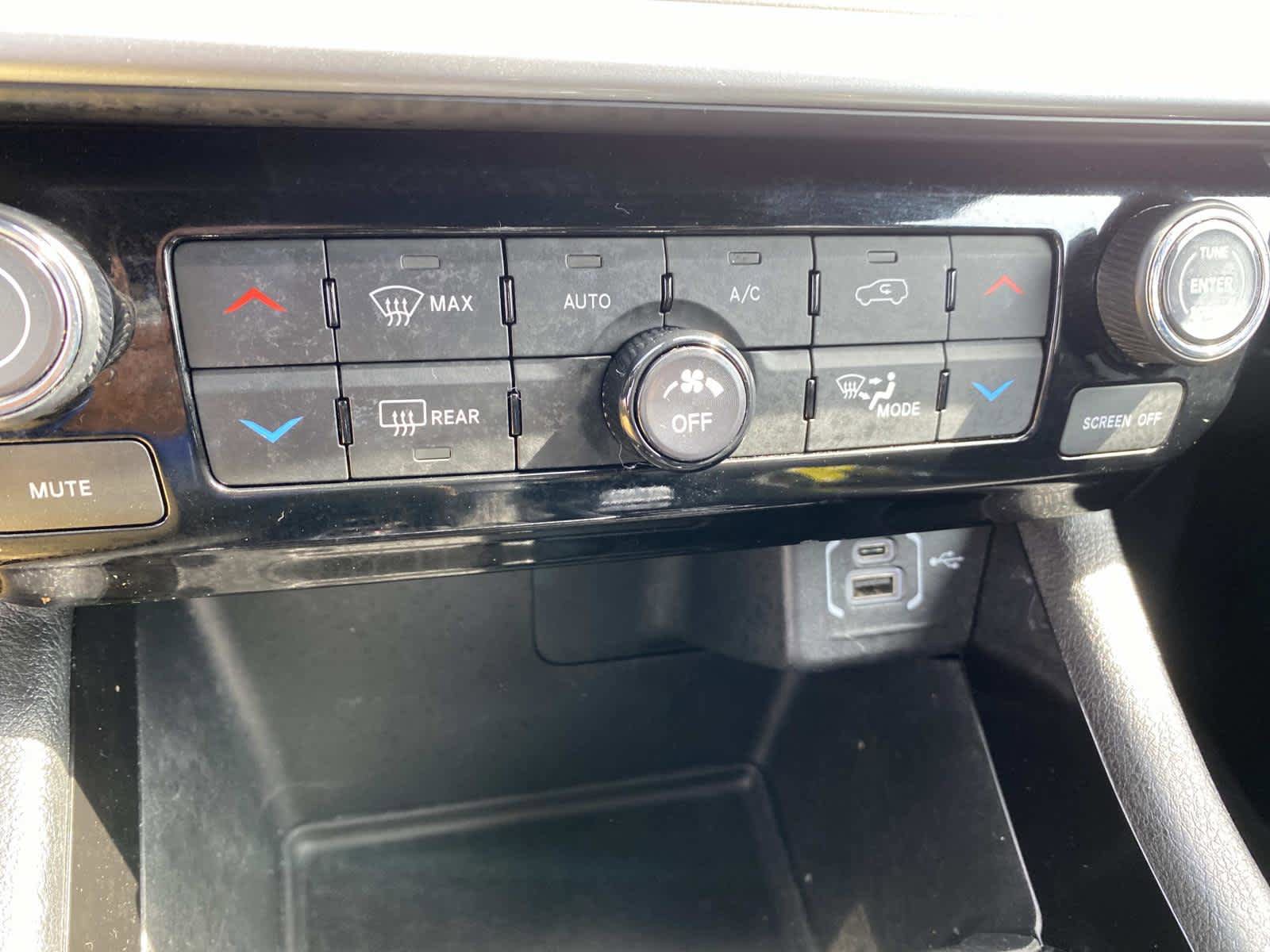 Certified 2025 Jeep Compass Limited image 12