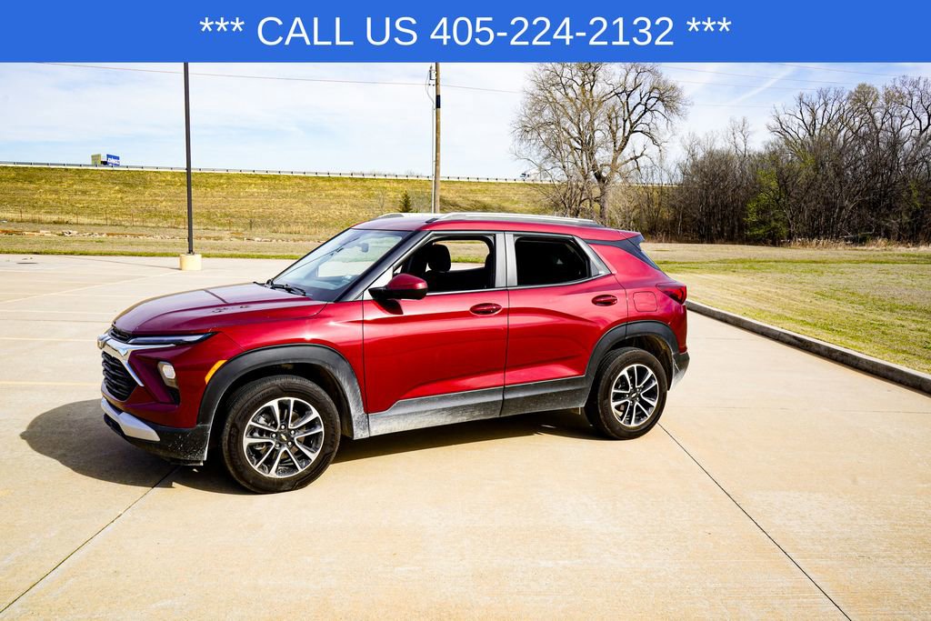 Used 2025 Chevrolet TrailBlazer LT image 3
