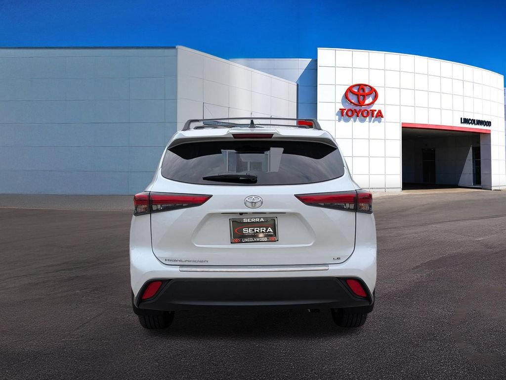 Used 2023 Toyota Highlander LE FWD image 11