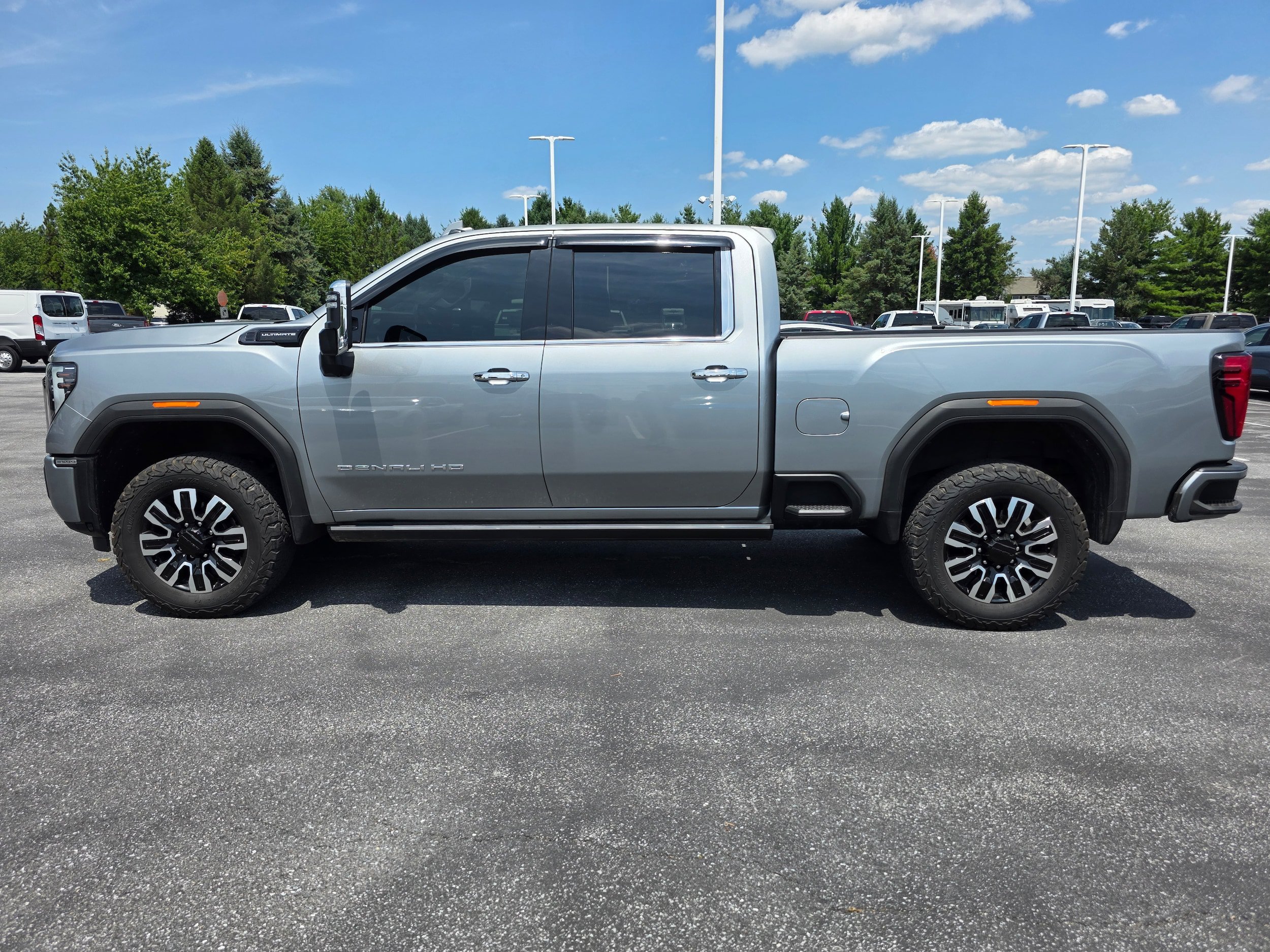 Used 2024 GMC Sierra 2500 Denali Ultimate AWD/4WD image 2