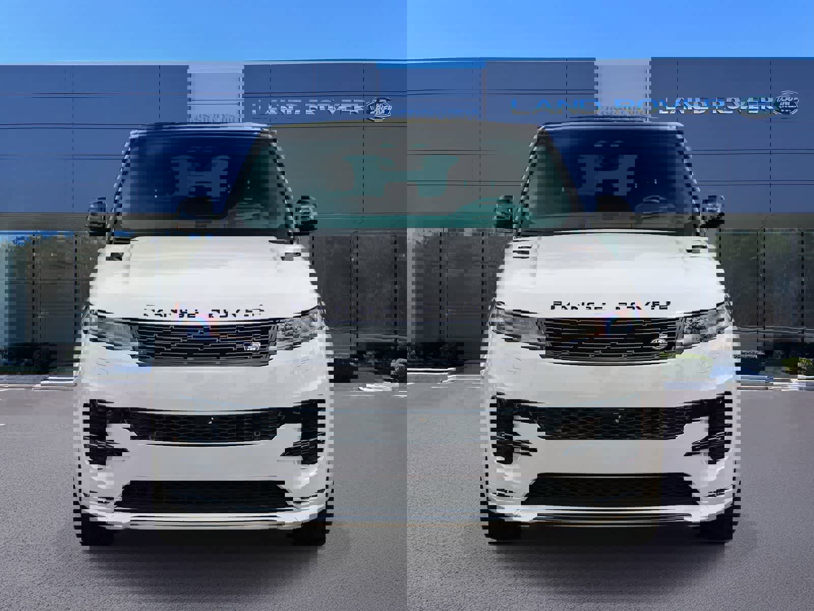 Used 2024 Land Rover Range Rover Sport Dynamic SE image 2