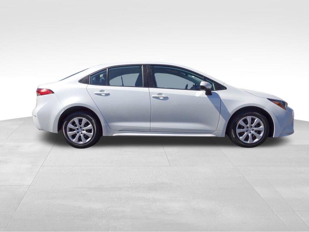 Used 2024 Toyota Corolla LE FWD video 2