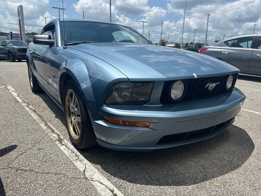 Used 2005 Ford Mustang GT RWD image 2