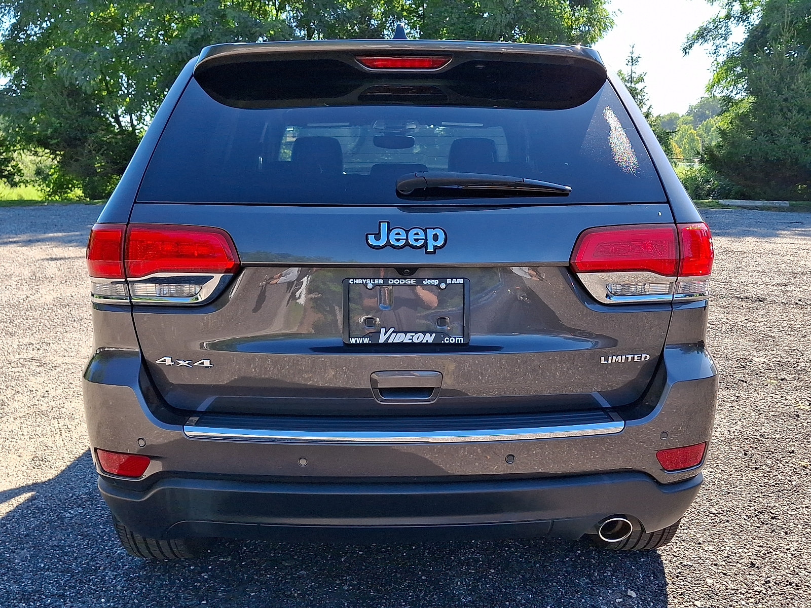 Used 2017 Jeep Grand Cherokee Limited AWD/4WD image 5