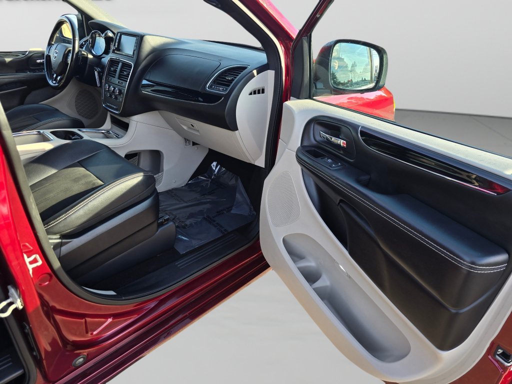 Used 2020 Dodge Grand Caravan SXT FWD image 26