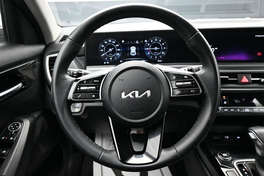 Used 2025 Kia Seltos EX AWD/4WD image 14