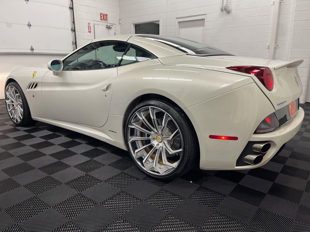 Used 2012 Ferrari California RWD image 7