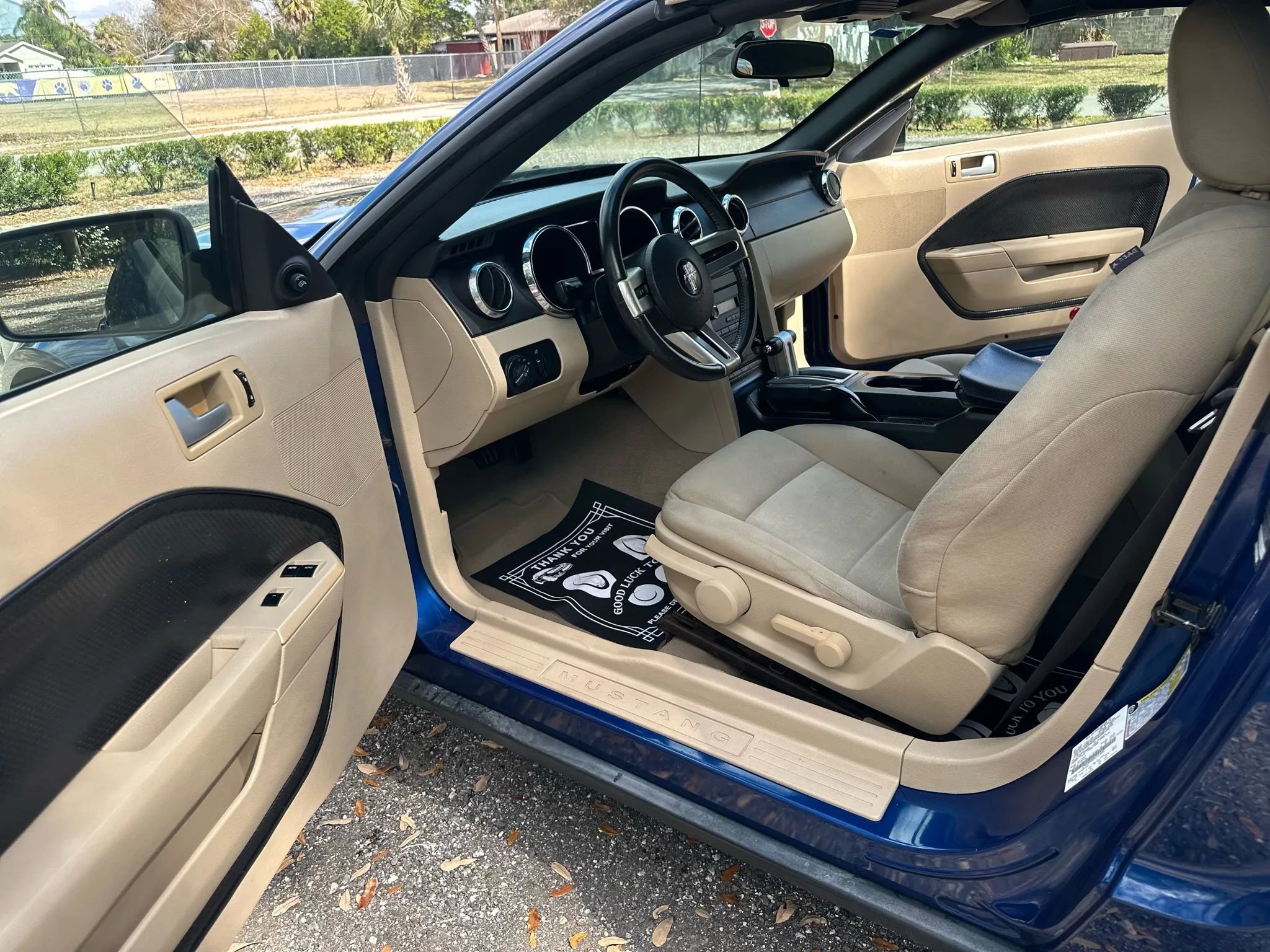 Used 2009 Ford Mustang Deluxe Convertible image 5