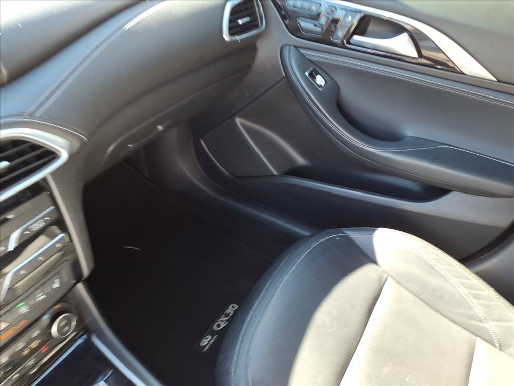 Used 2017 INFINITI QX30 Premium w/ Navigation Package AWD/4WD image 36